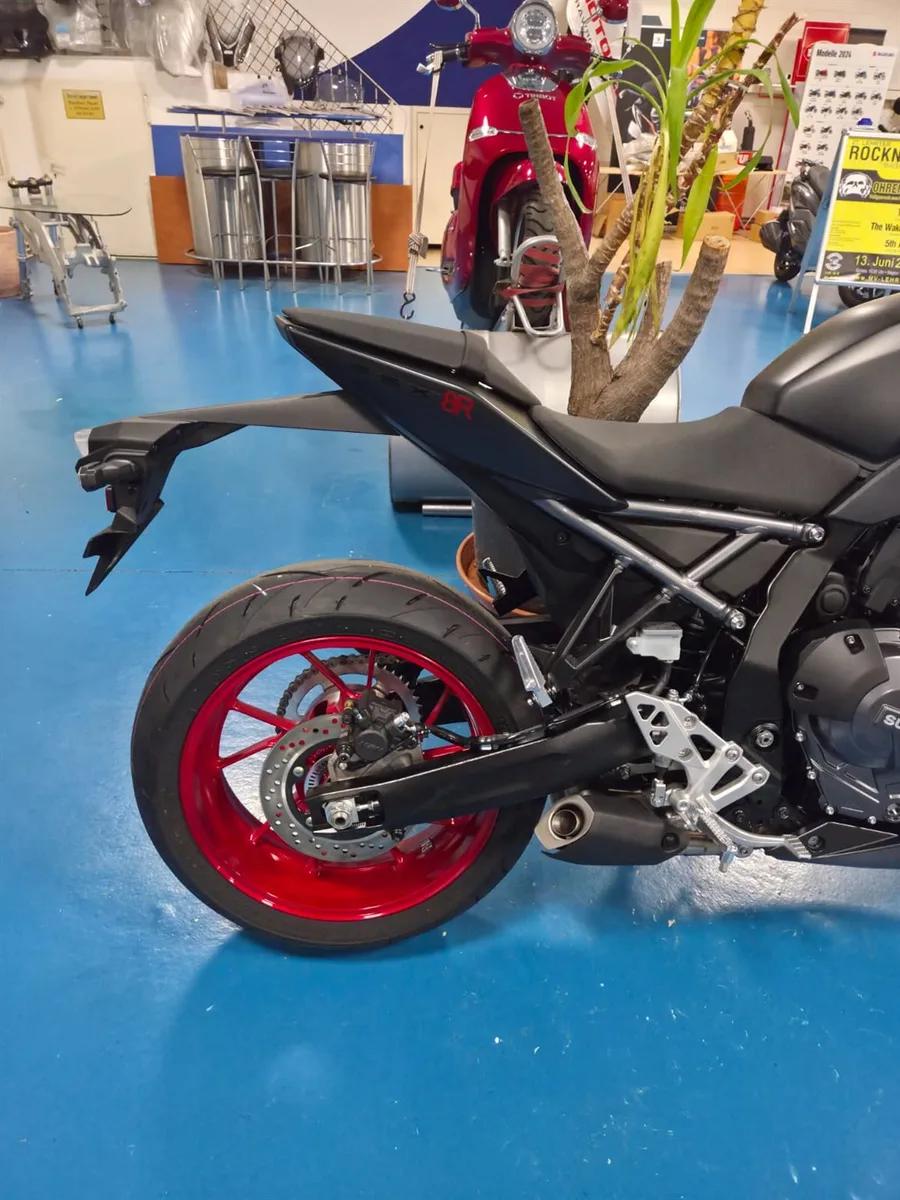 Suzuki GSX-8R ABS