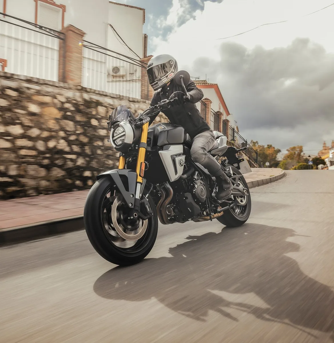 Suzuki GSX-8T