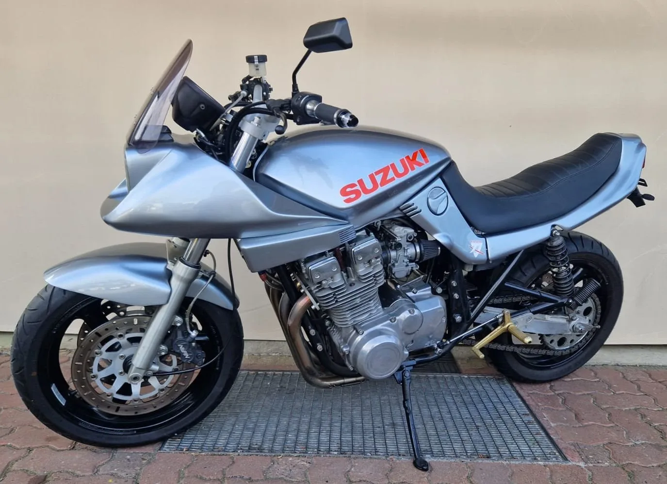 Suzuki GSX 1100S Katana Top Zustand, einzigartig, viel Zubehör !