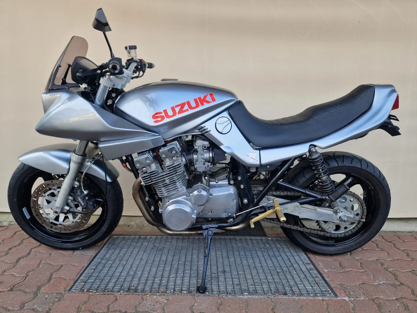 Suzuki GSX 1100S Katana Top Zustand, einzigartig, viel Zubehör !