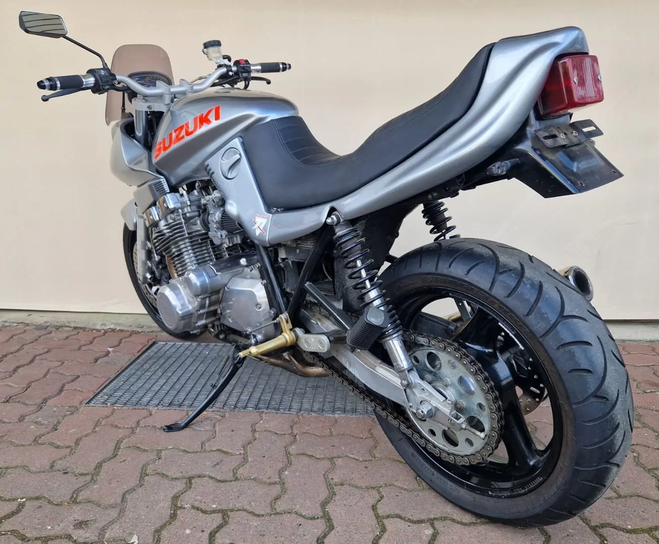 Suzuki GSX 1100S Katana Top Zustand, einzigartig, viel Zubehör !