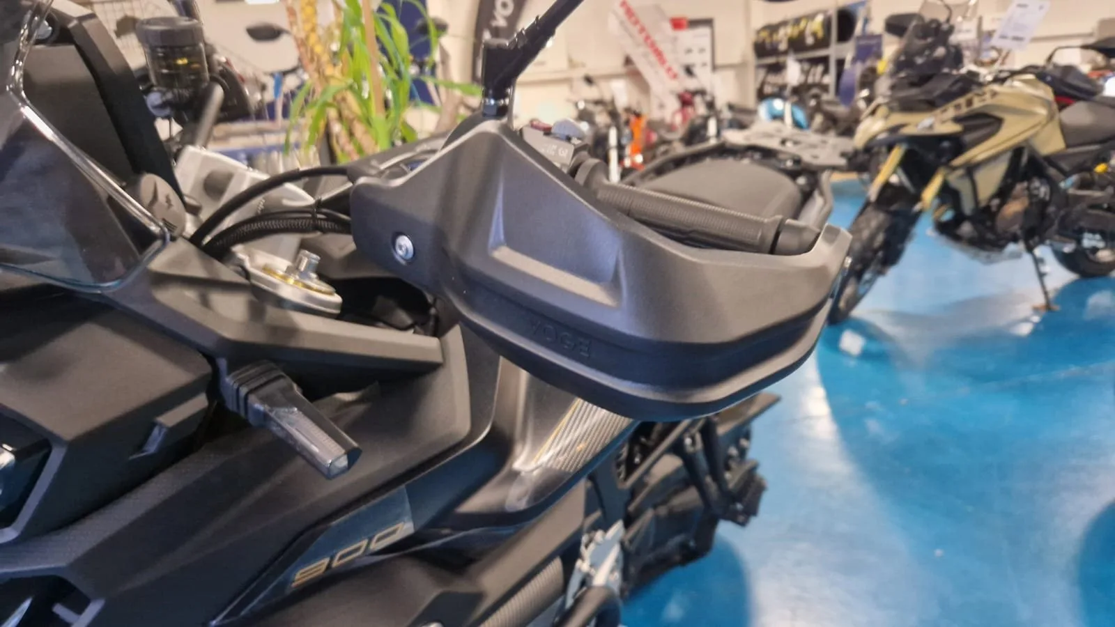 Voge DS900X