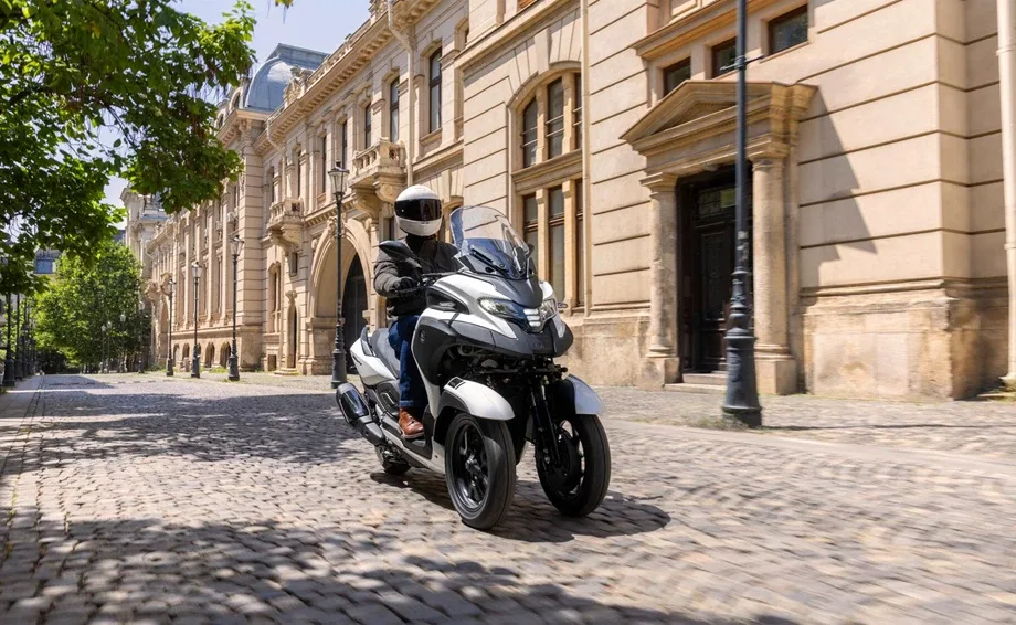 Yamaha Tricity 300, MY 2026 - Power Grey