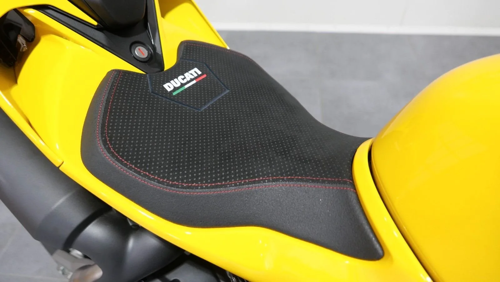 Ducati Panigale V2 S