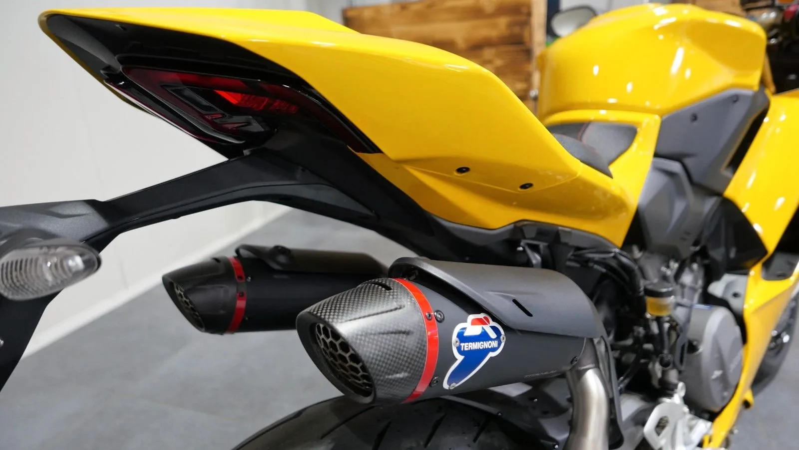 Ducati Panigale V2 S