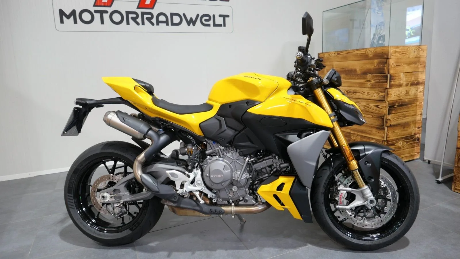 Ducati Streetfighter V2 S