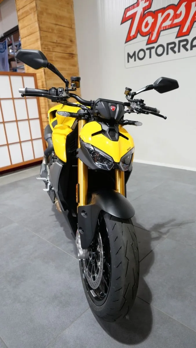 Ducati Streetfighter V2 S