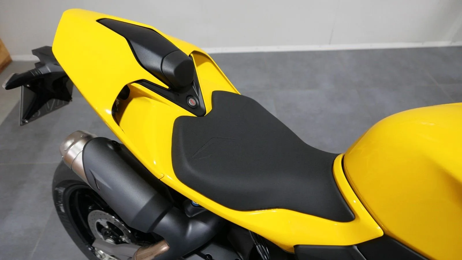 Ducati Streetfighter V2 S