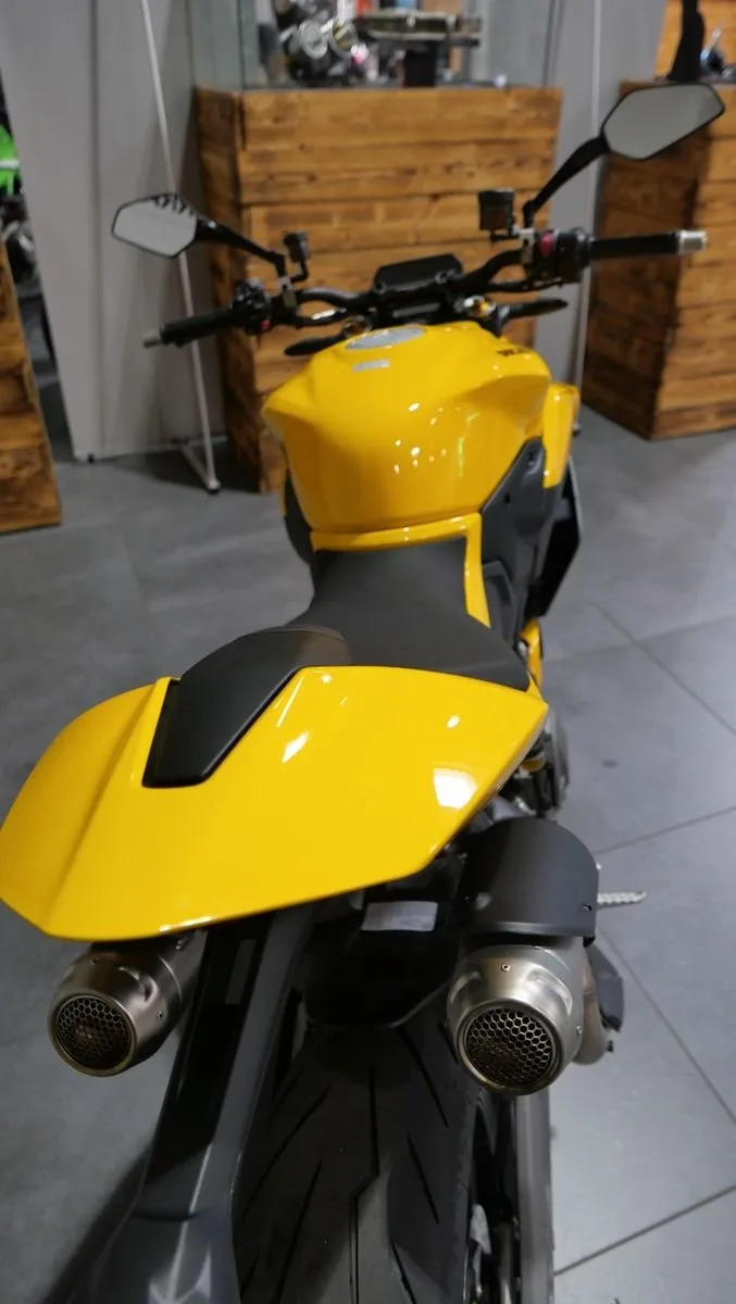 Ducati Streetfighter V2 S