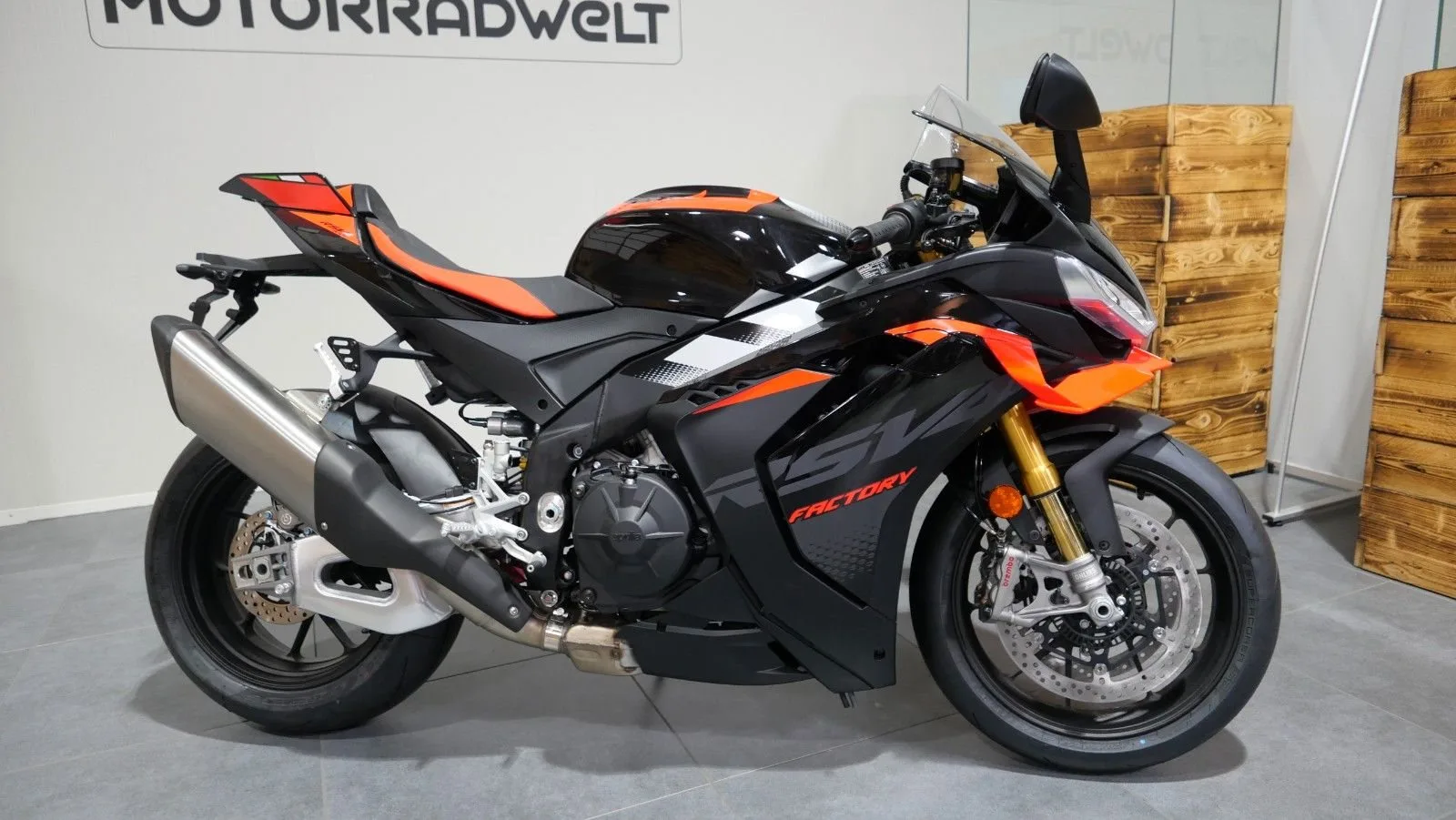 Aprilia RSV4 1100 Factory