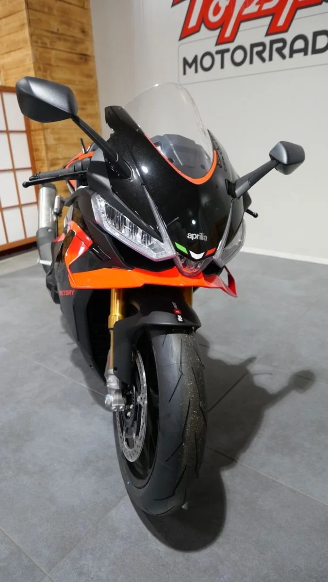 Aprilia RSV4 1100 Factory