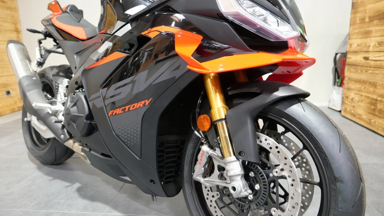 Aprilia RSV4 1100 Factory