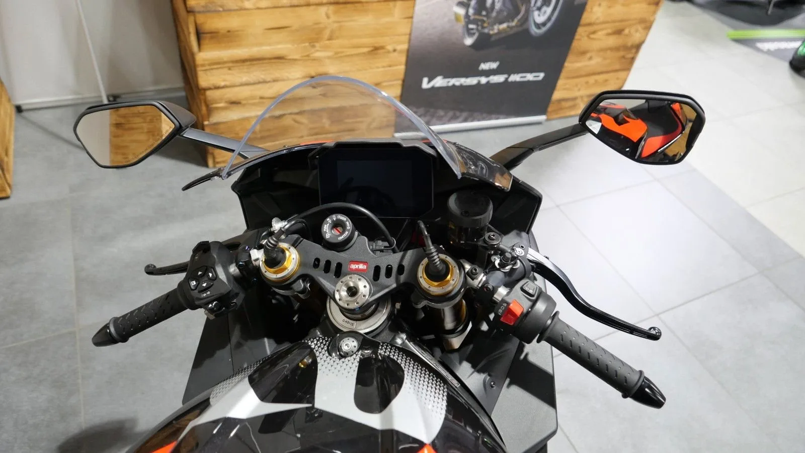 Aprilia RSV4 1100 Factory