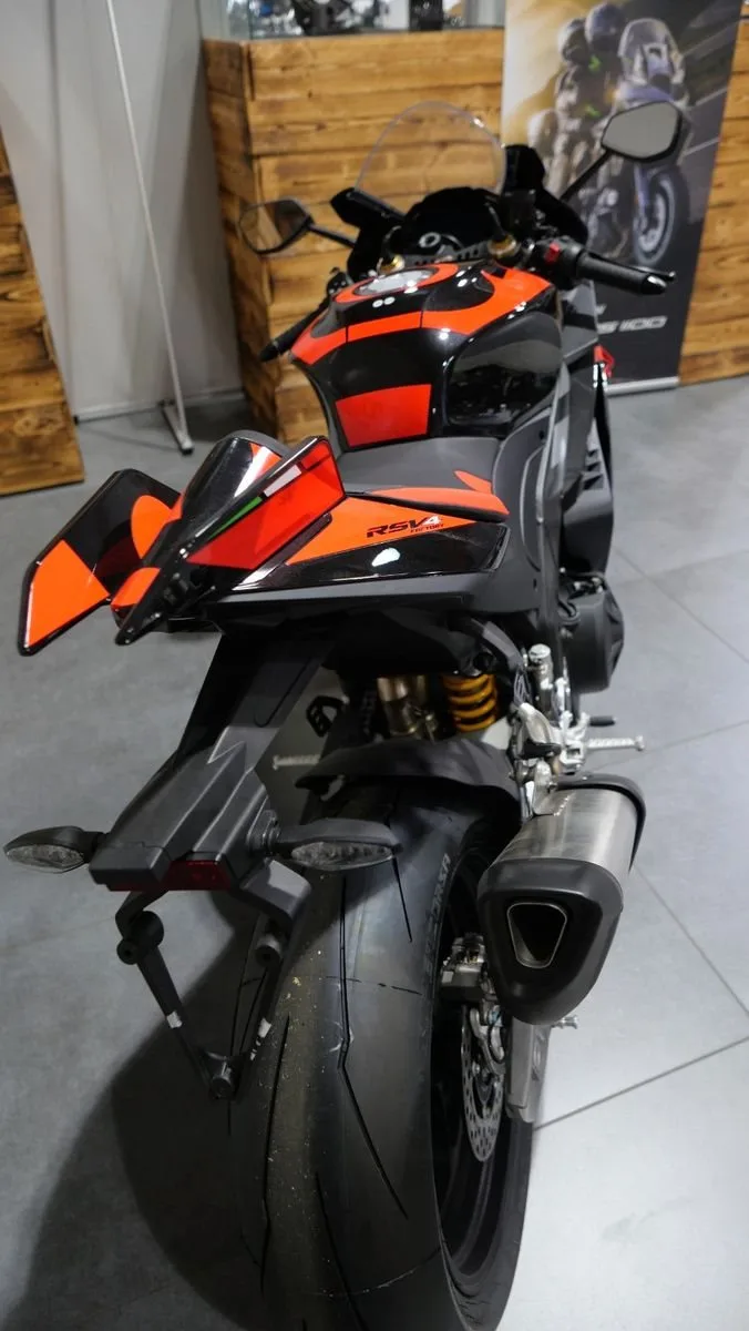 Aprilia RSV4 1100 Factory