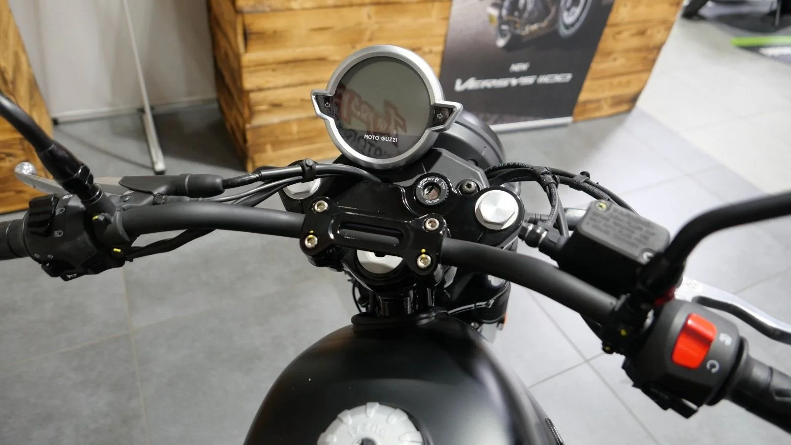 Moto Guzzi V7 Stone