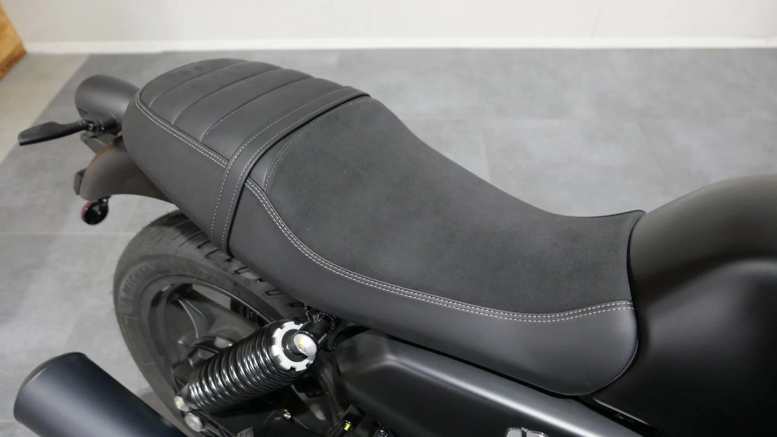 Moto Guzzi V7 Stone
