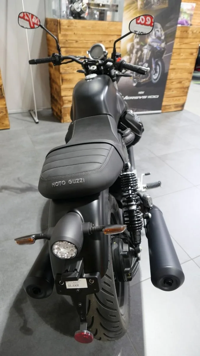 Moto Guzzi V7 Stone