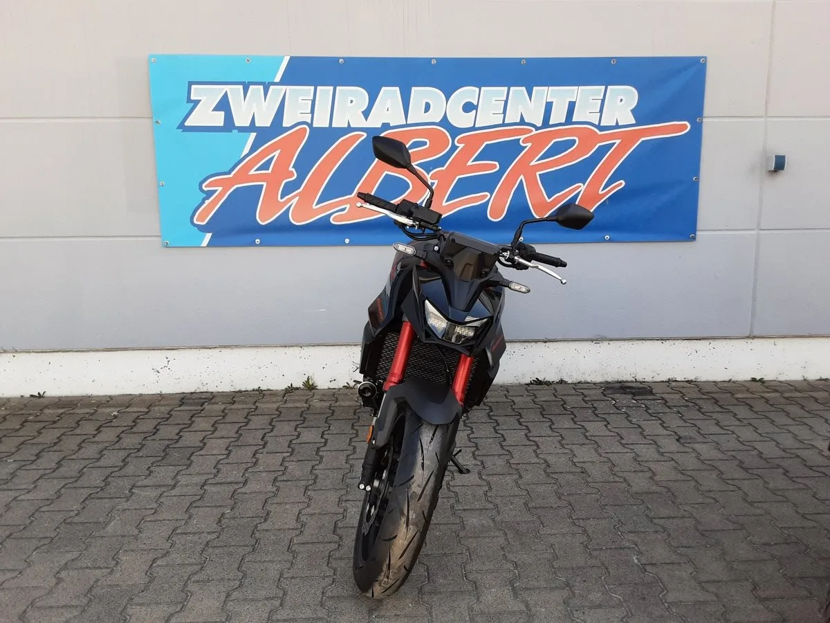 Honda CB750 Hornet €5+