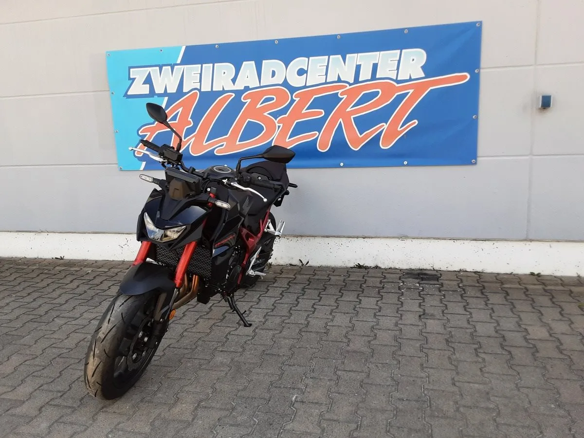 Honda CB750 Hornet €5+