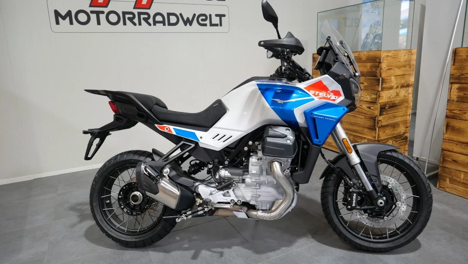 Moto Guzzi Stelvio Duecento Tributo