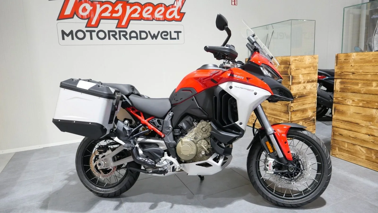 Ducati Multistrada V4 Rally Travel & Radar