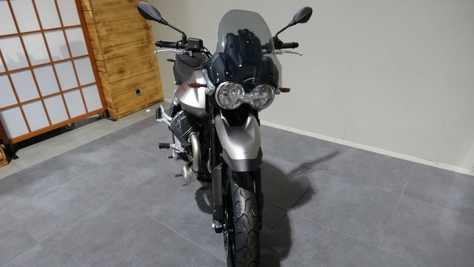 Moto Guzzi V85 Strada