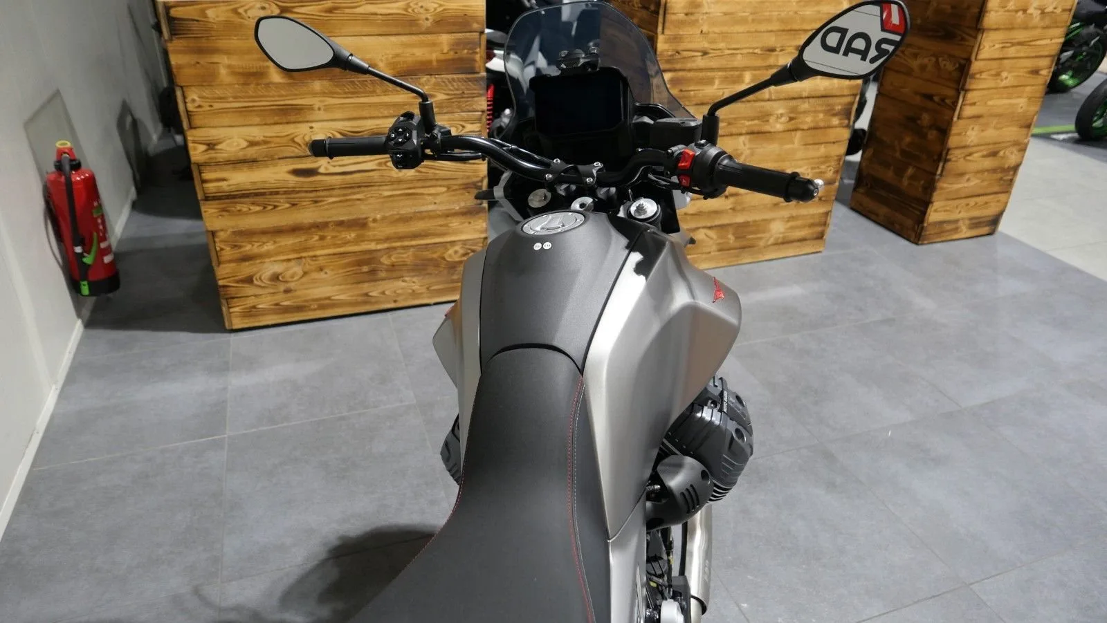 Moto Guzzi V85 Strada