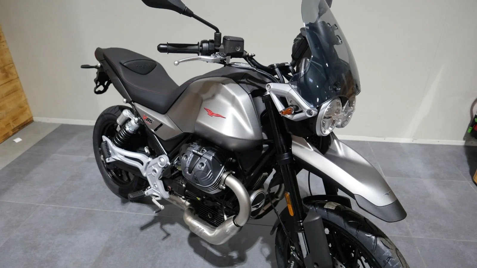 Moto Guzzi V85 Strada