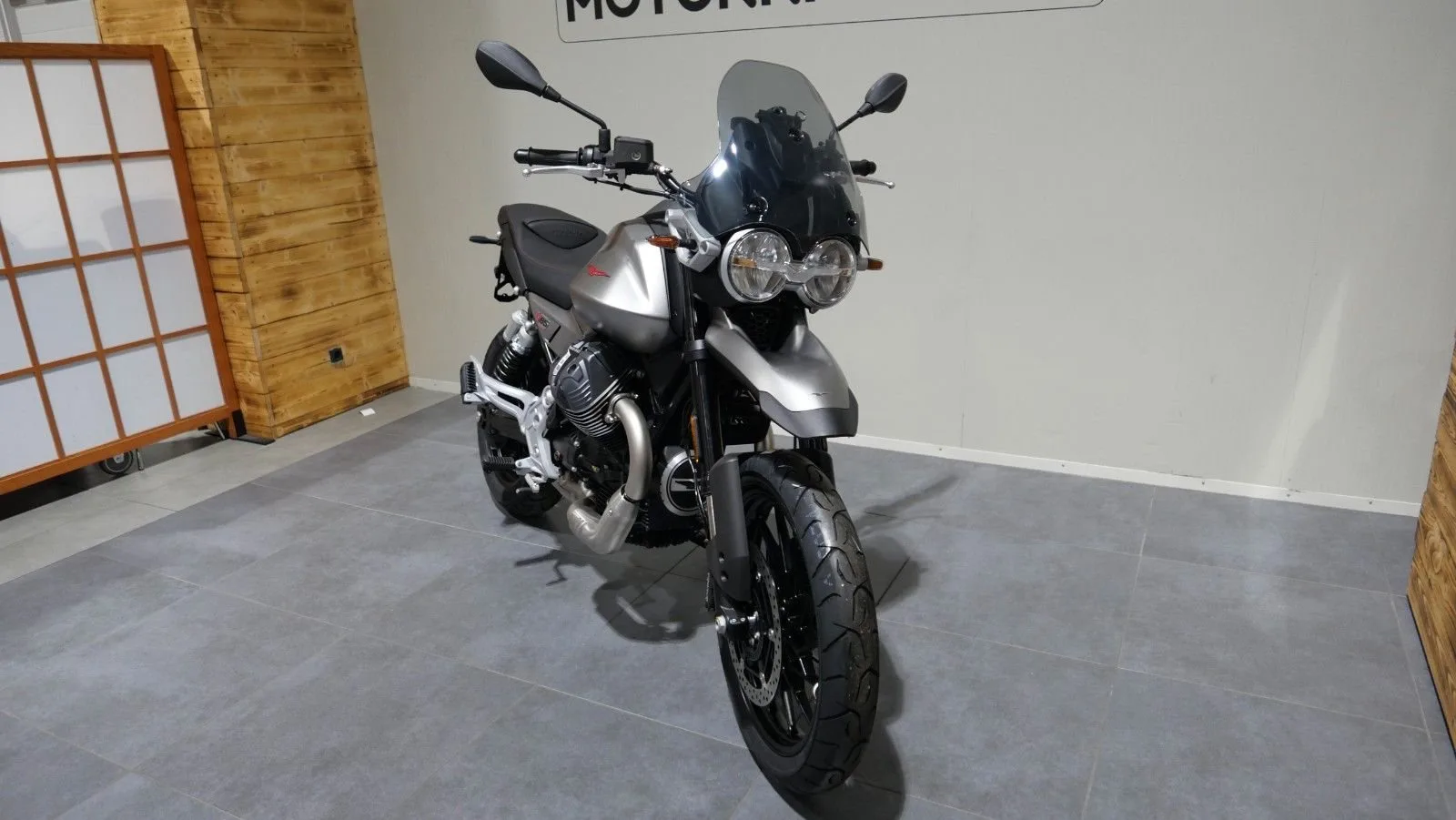 Moto Guzzi V85 Strada