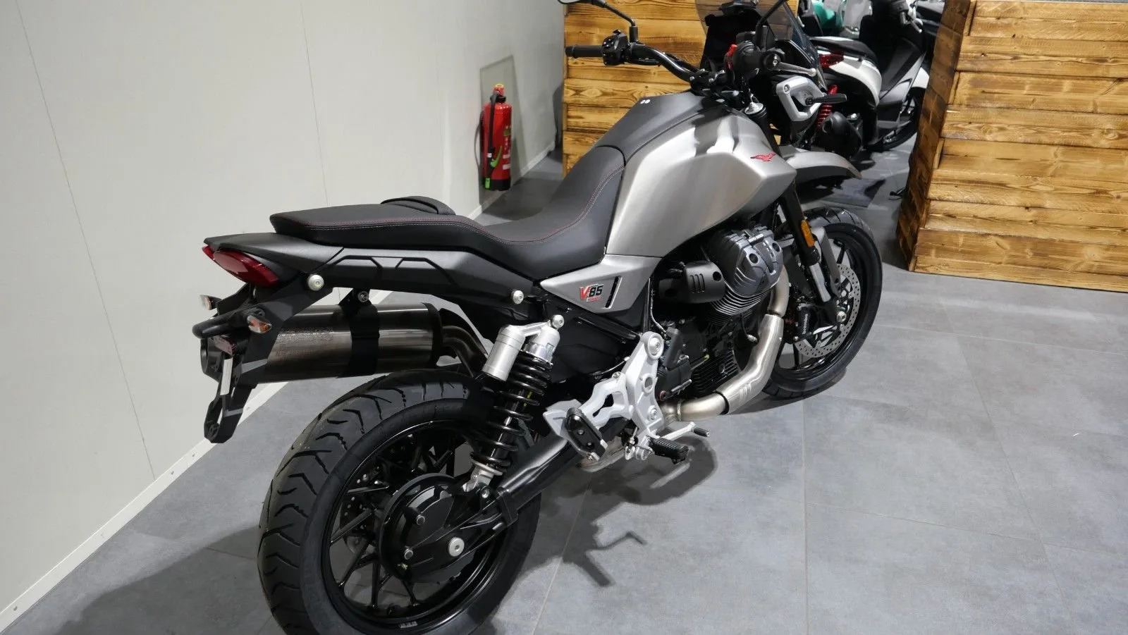 Moto Guzzi V85 Strada