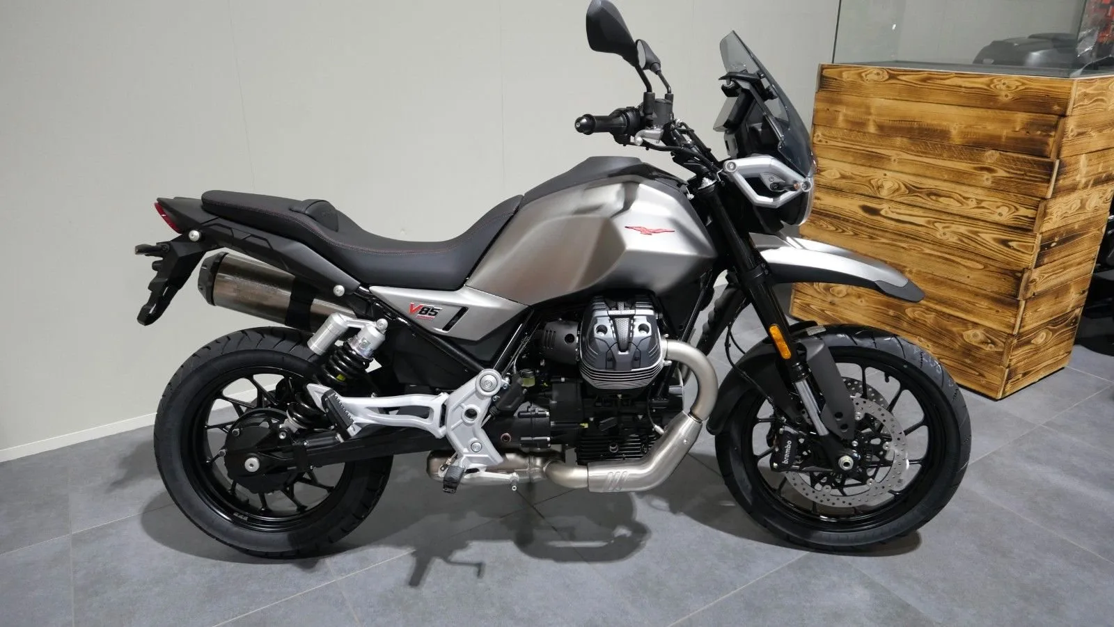 Moto Guzzi V85 Strada