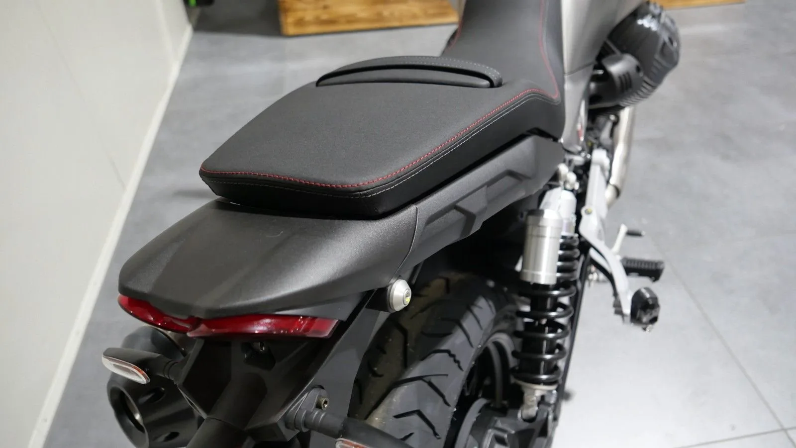 Moto Guzzi V85 Strada