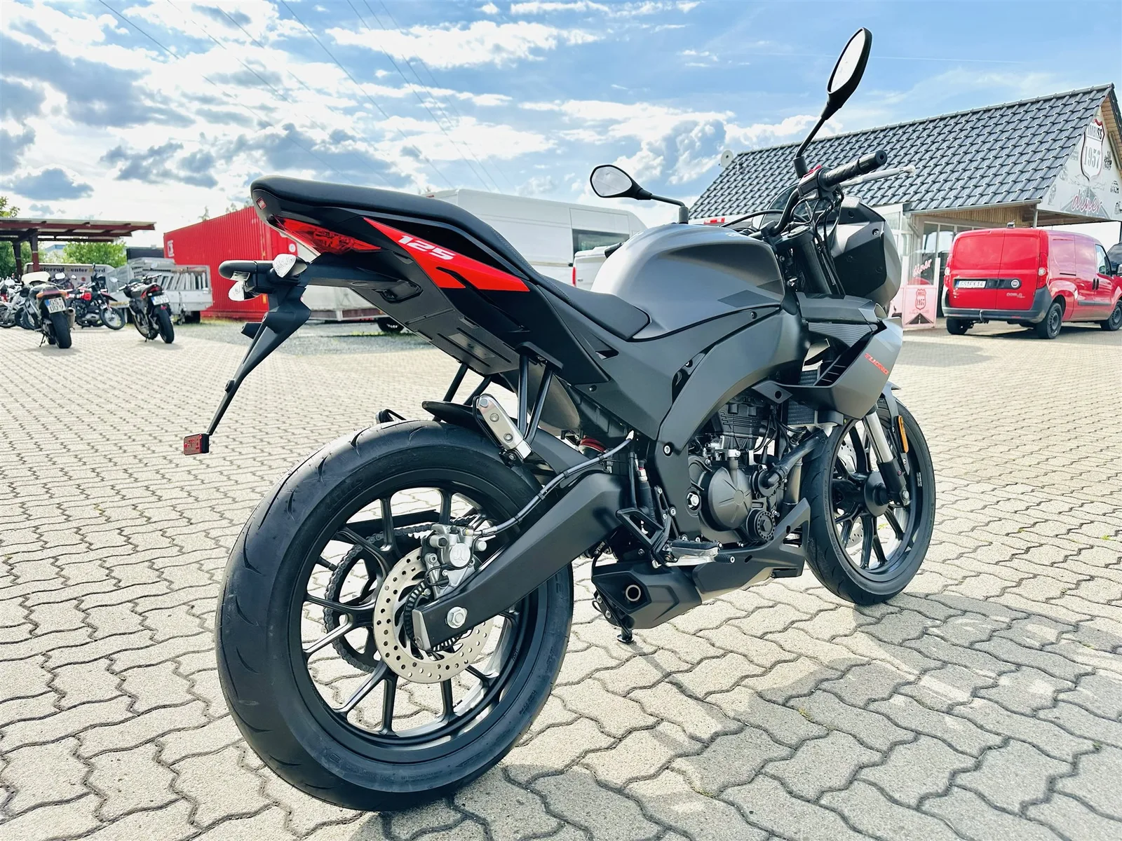 Aprilia Tuono 125 250€ Führerscheinzuschuss mögl.\*