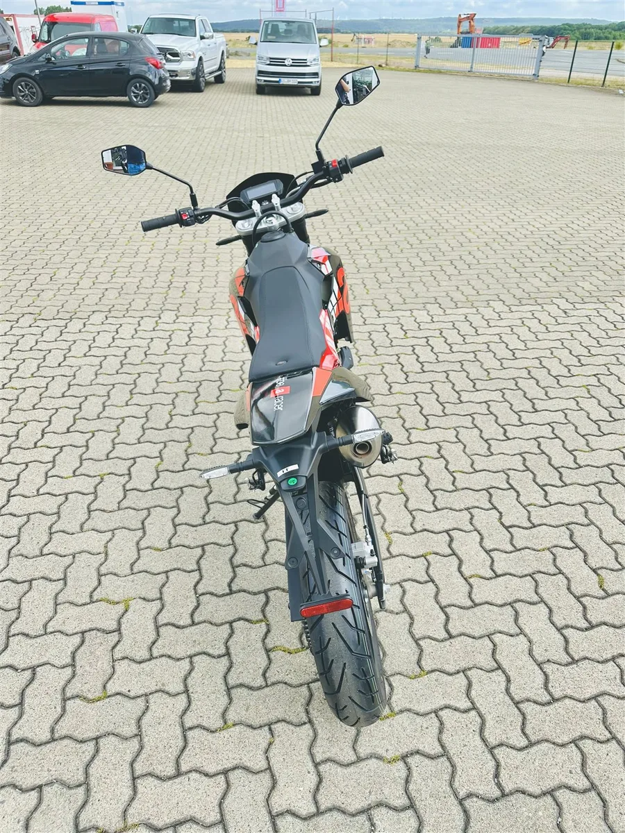 Aprilia SX 125 sofort verfügbar, Aktion mit Führerscheinbonus