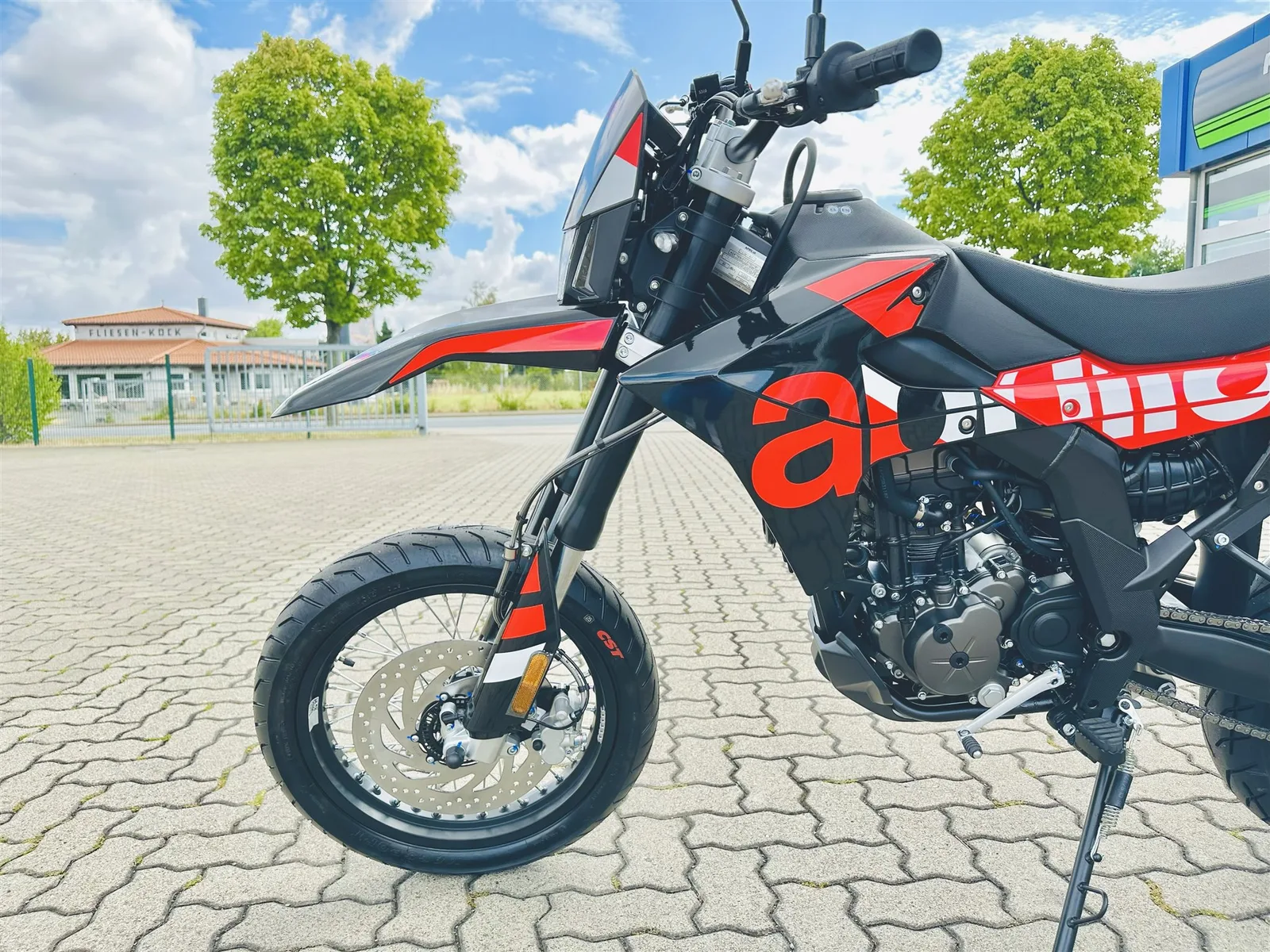 Aprilia SX 125 sofort verfügbar, Aktion mit Führerscheinbonus