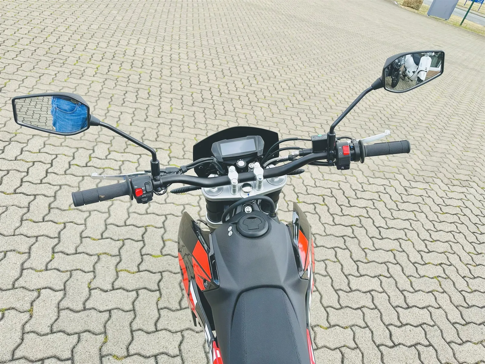 Aprilia SX 125 sofort verfügbar, Aktion mit Führerscheinbonus
