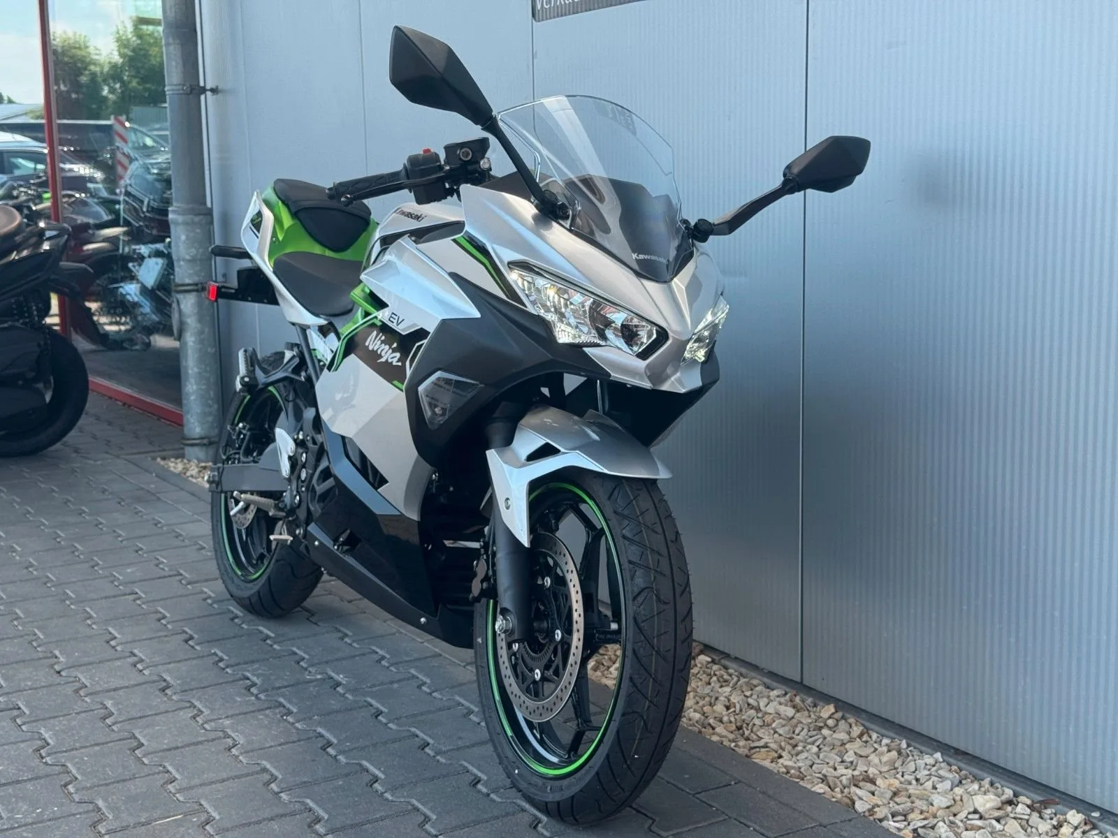 Kawasaki Ninja e-1