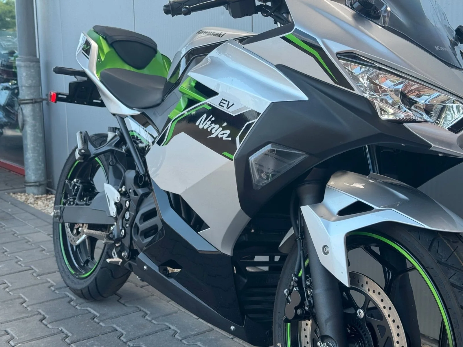 Kawasaki Ninja e-1