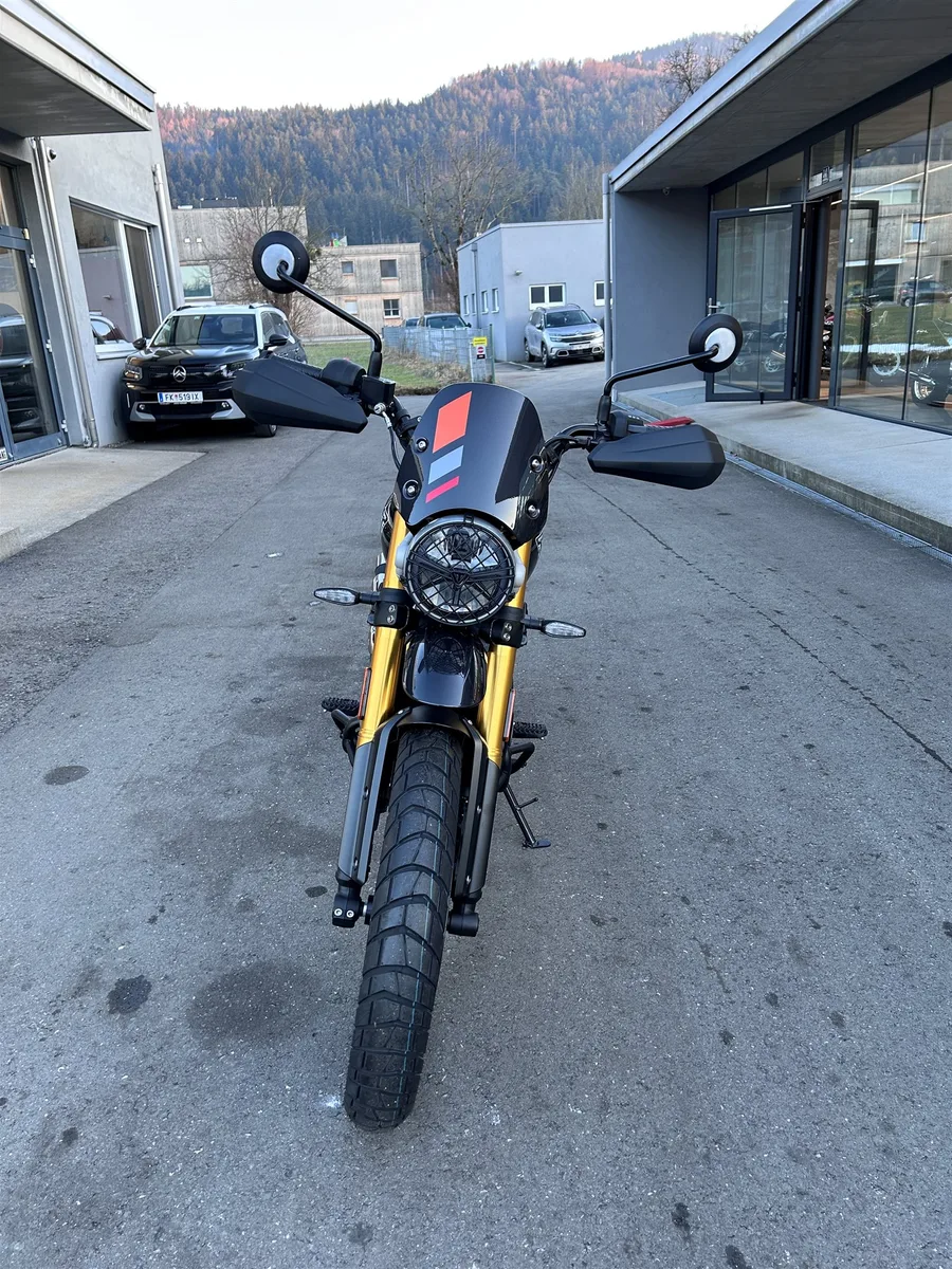 Triumph Scrambler 400 XC