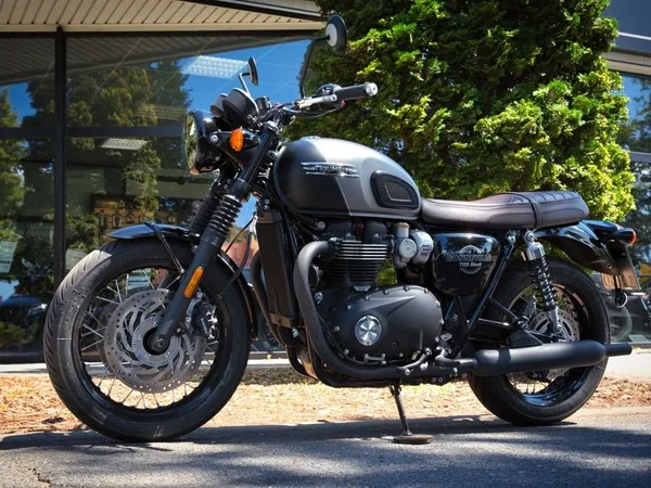 Triumph Bonneville T120 Black