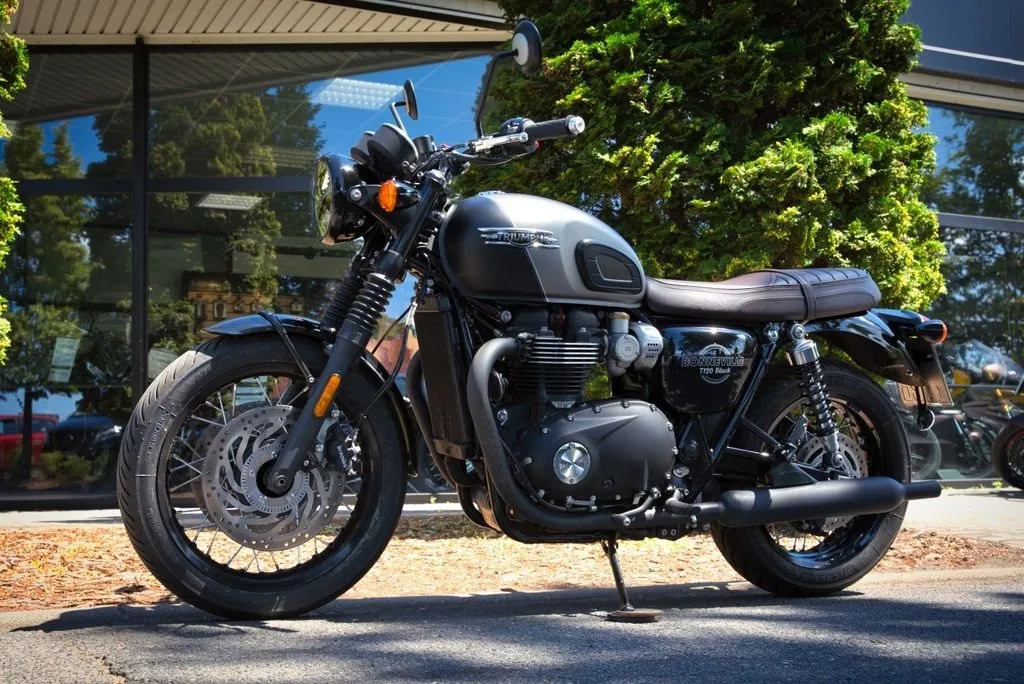 Triumph Bonneville T120 Black