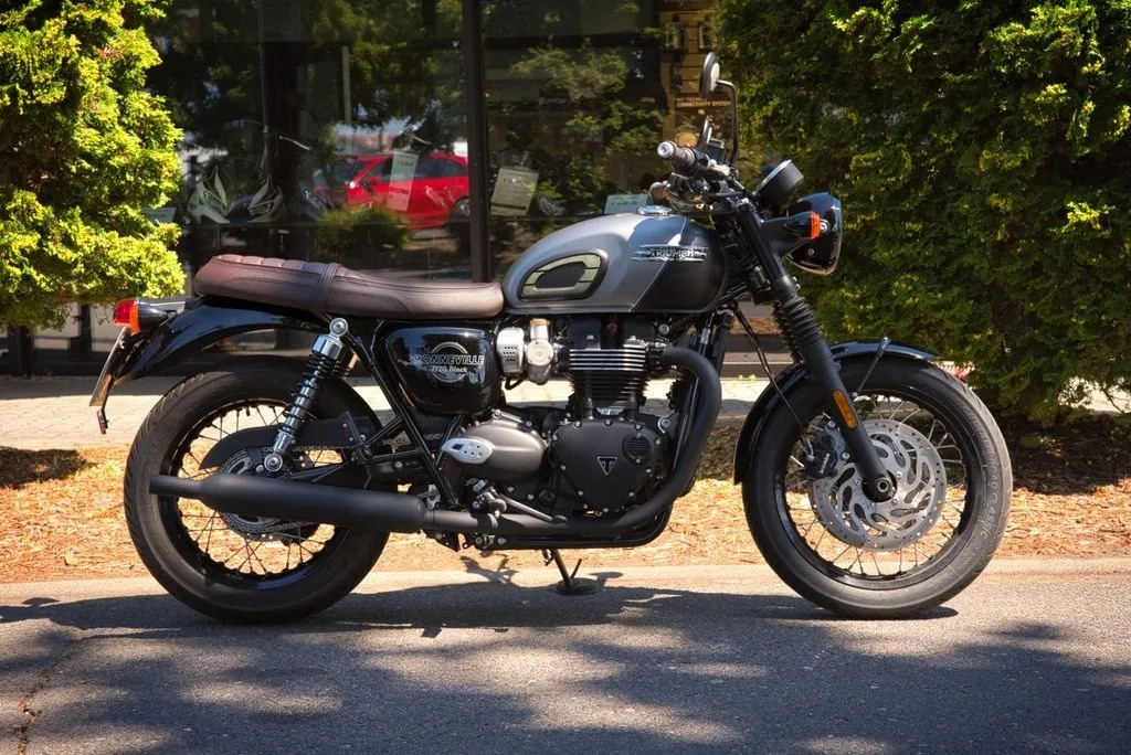 Triumph Bonneville T120 Black