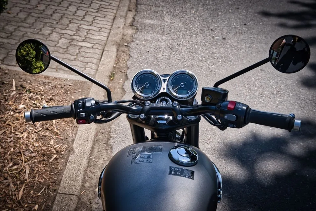 Triumph Bonneville T120 Black