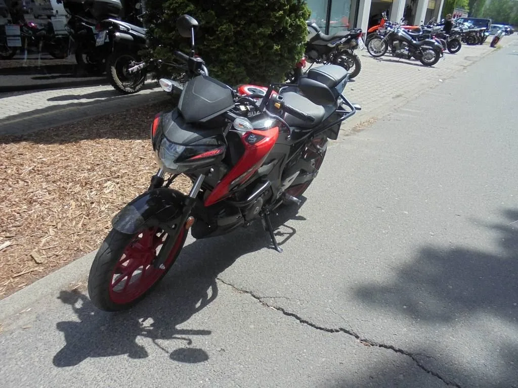 Suzuki GSX-S125