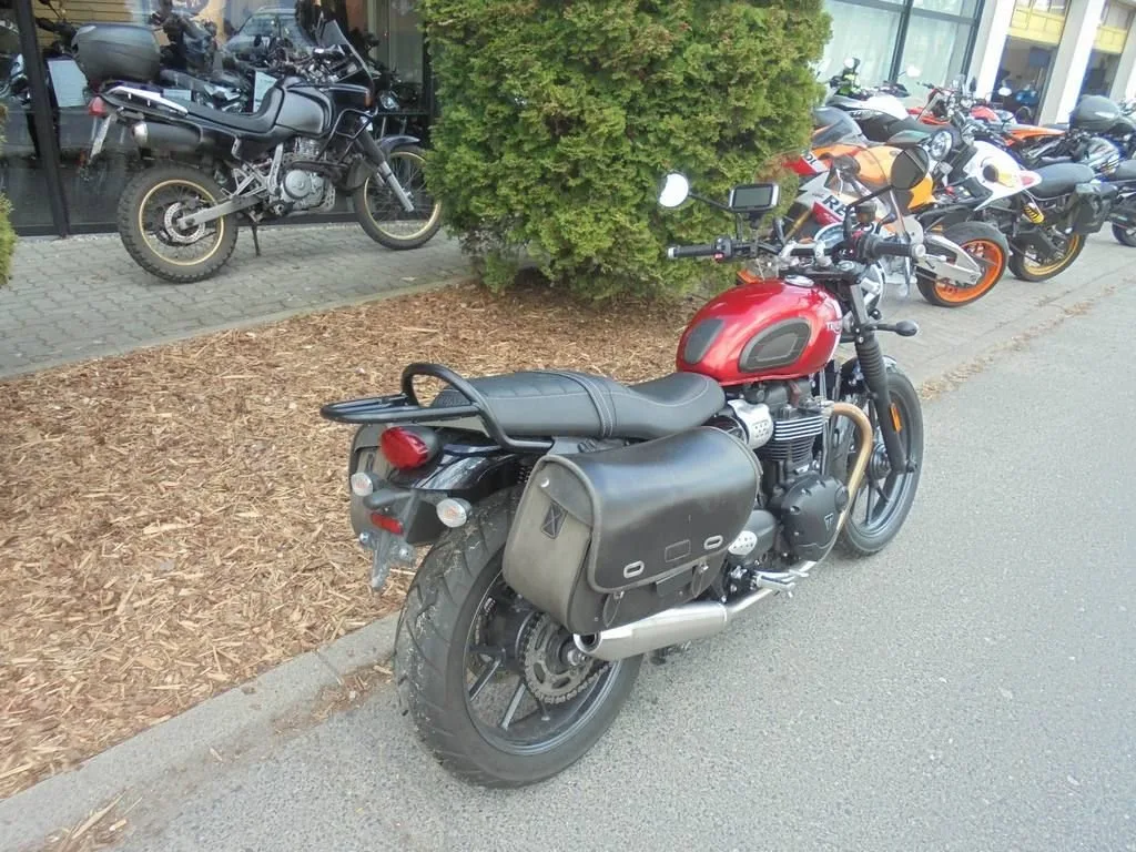 Triumph Street Twin