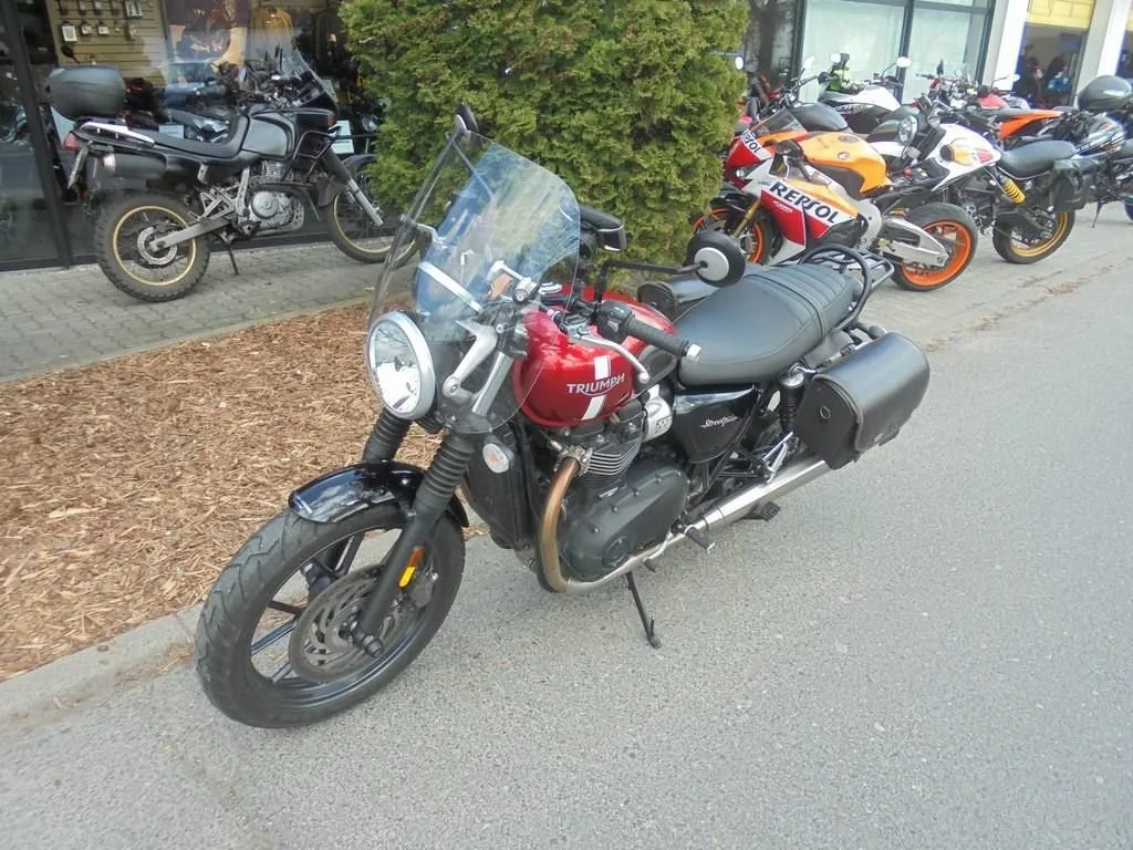 Triumph Street Twin