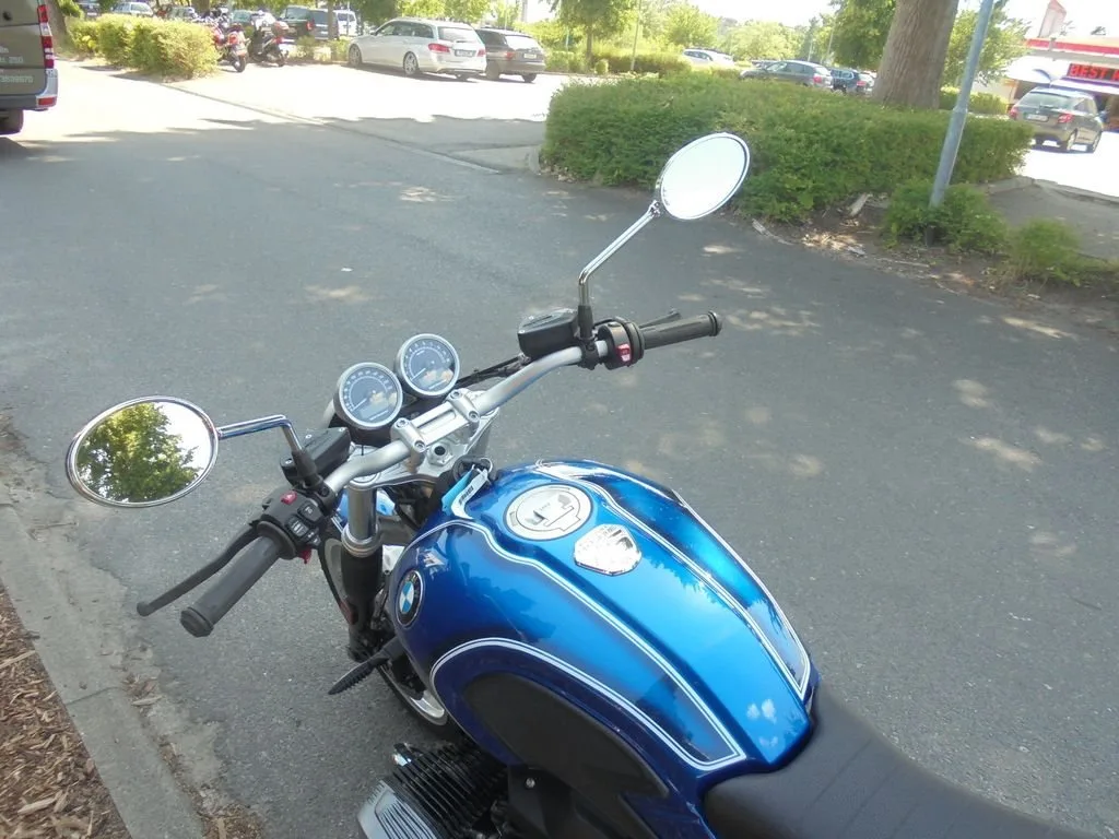 BMW R nineT