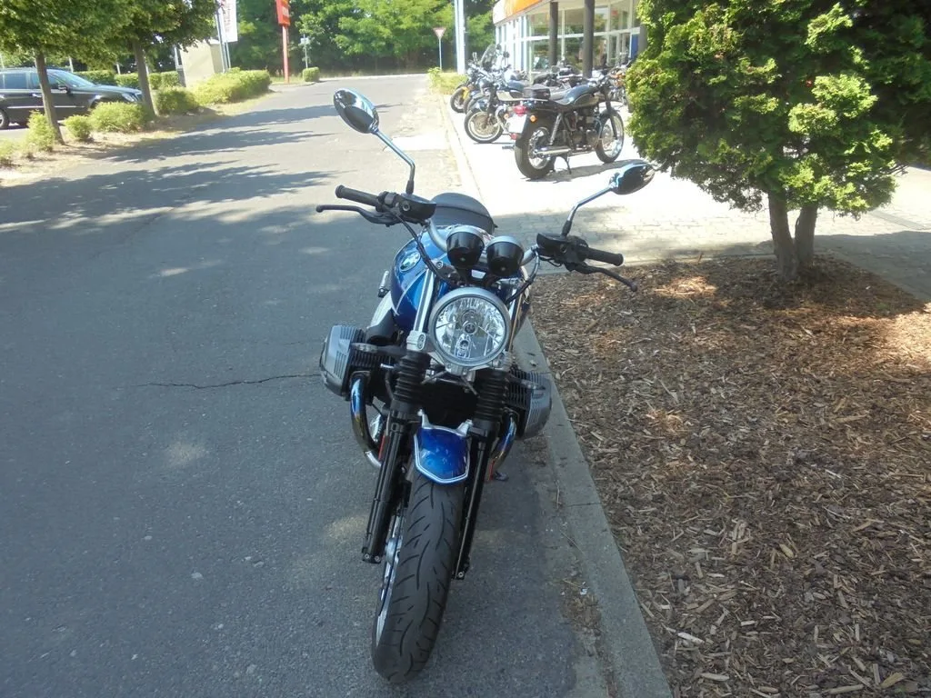 BMW R nineT