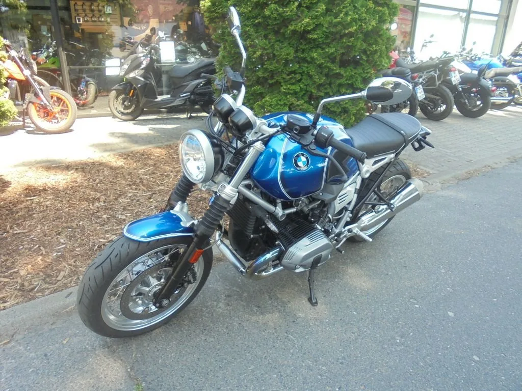 BMW R nineT