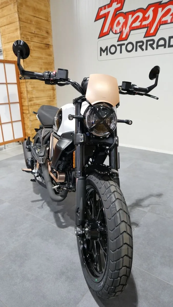 Ducati Scrambler 10° Anniversario Rizoma Edition